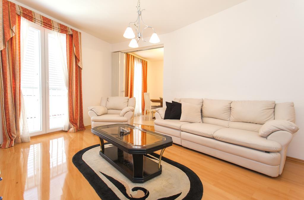 Three Wells Apartment *