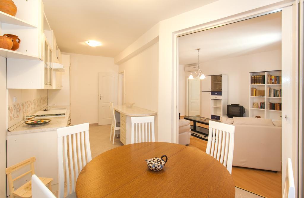 Apartment Three Wells
