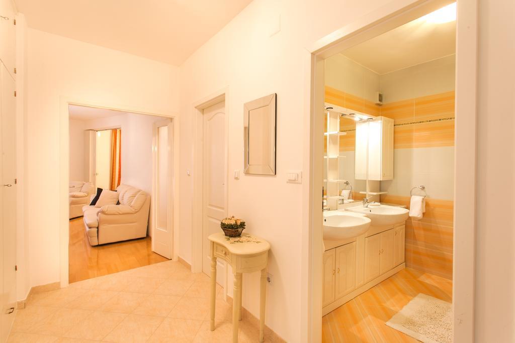Three Wells Apartment